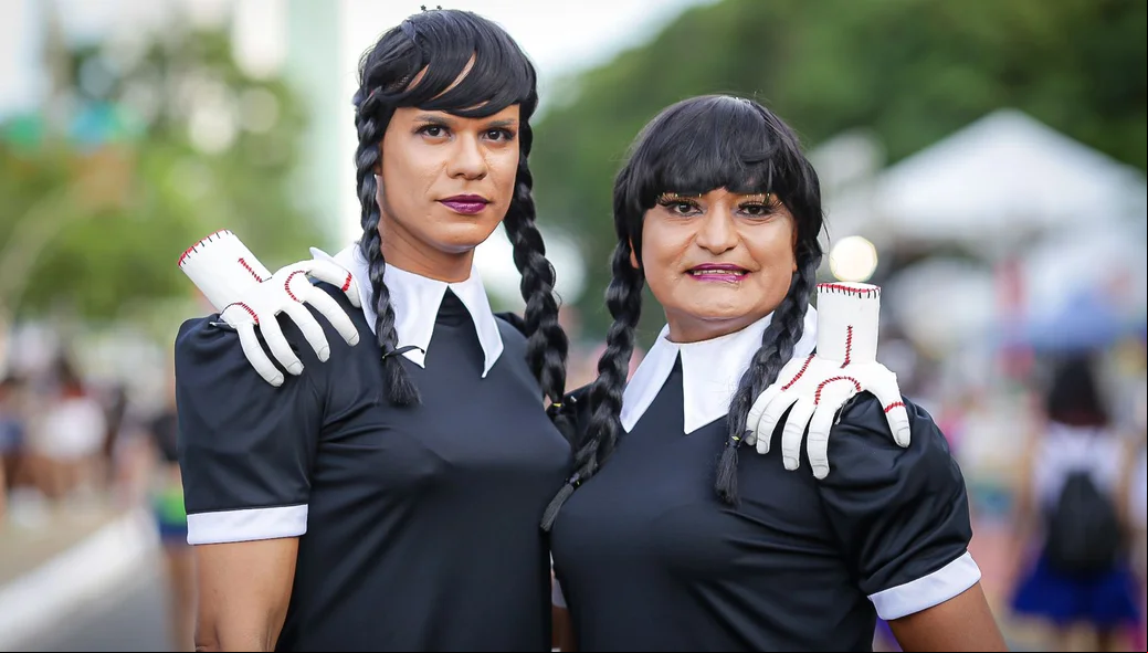 Na moda, Wandinha marcou presença no Corso de Teresina