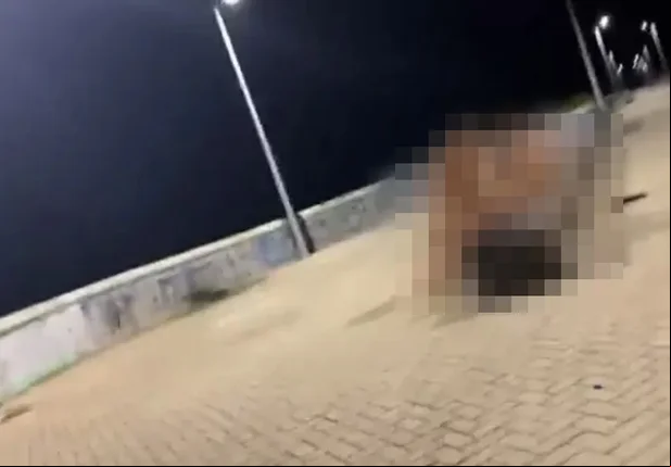 Trisal é flagrado fazendo sexo na Praia de Iracema em Fortaleza