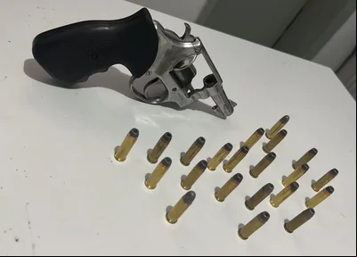 Arma de fogo apreendida na Vila Risoleta Neves