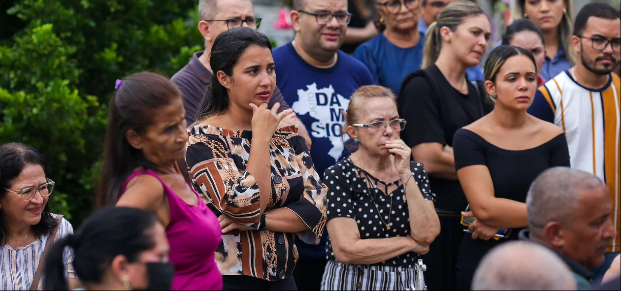 Corpo do empresário foi sepultado no Cemitério São José