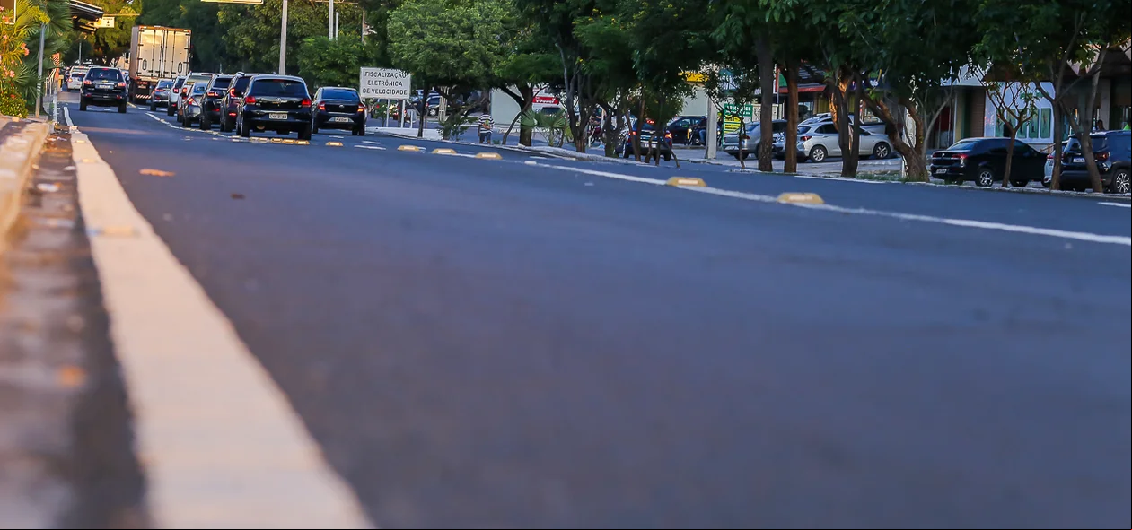 Faixa exclusivas de ônibus na Avenida João XXIII
