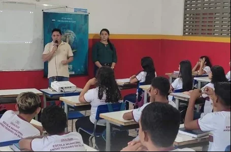 Foram realizadas palestras sobre o tema de importância da água e da preservação das áreas ambientais da água