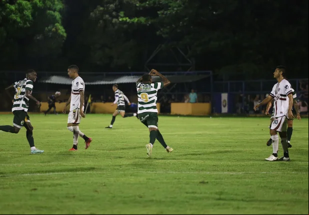 Joelson comemora gol em cima do Fluminense-PI
