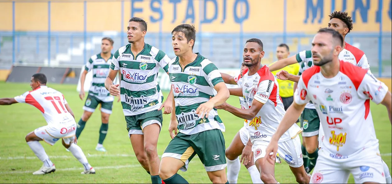Mais uma saída no tiro de canto