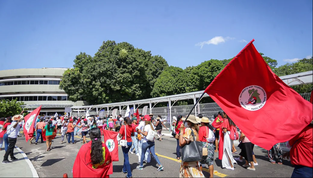 Manifestantes reivindicam melhorias na distribuição de energia