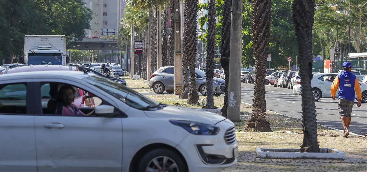 Motoristas fazendo retorno indevido na Avenida Marechal