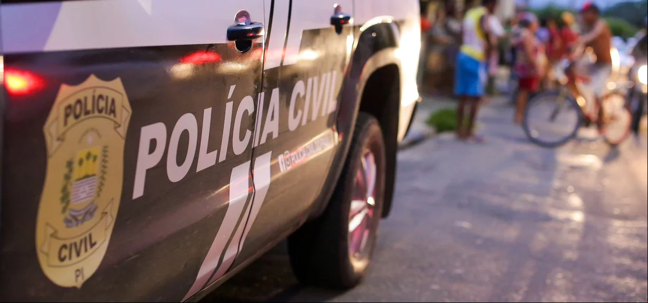 Polícia Civil no local do crime