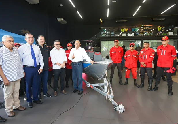 Solenidade entrega barco motorizado para Defesa Civil Municipal