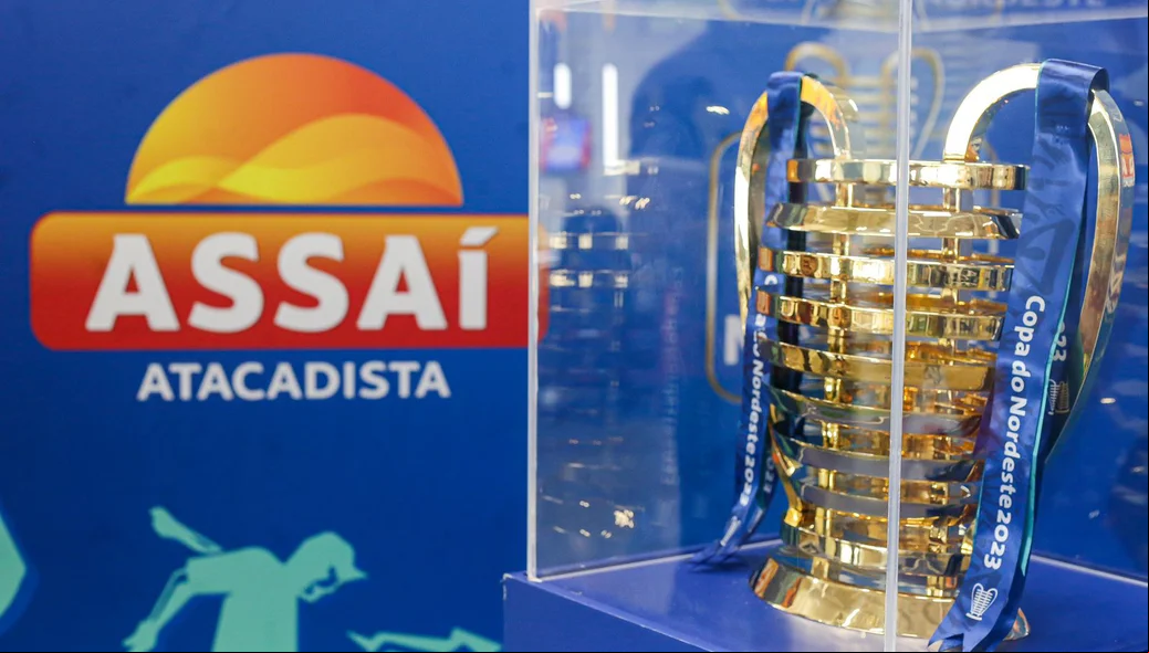 Assaí recebe taça da Copa do Nordeste