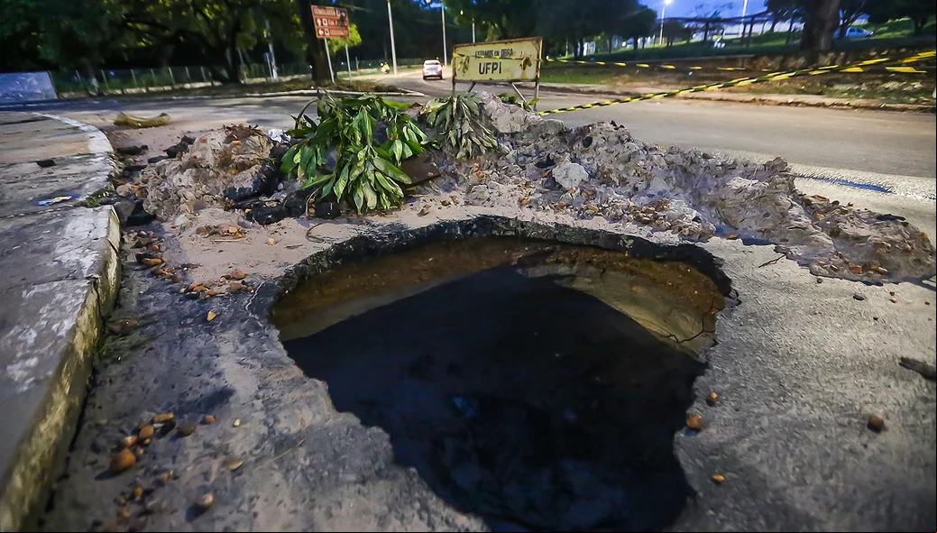 Cratera se abre no balão da UFPI