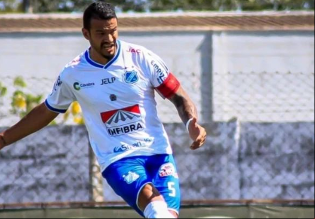 Geandro, volante do Fluminense-PI