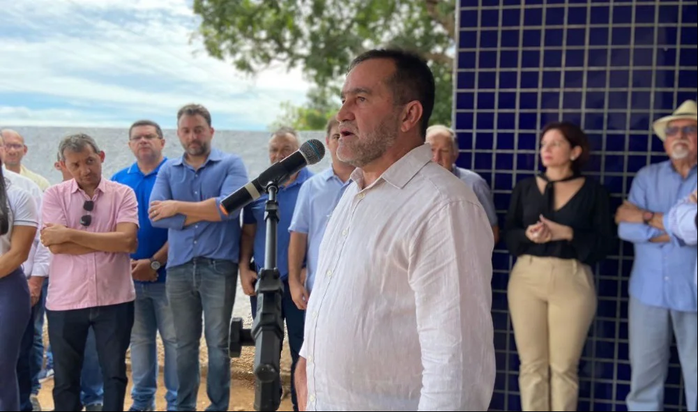 Prefeito de Oeiras na inauguração do Centro de Controle de Zoonoses