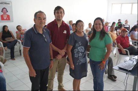 Prefeitura de Cocal de Telha durante orientação a agricultores