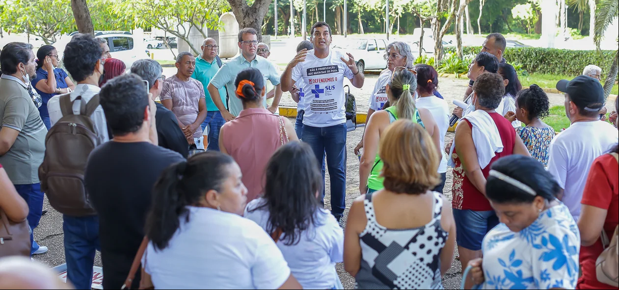 Manifestação aconteceu às 16h30, em frente à Alepi