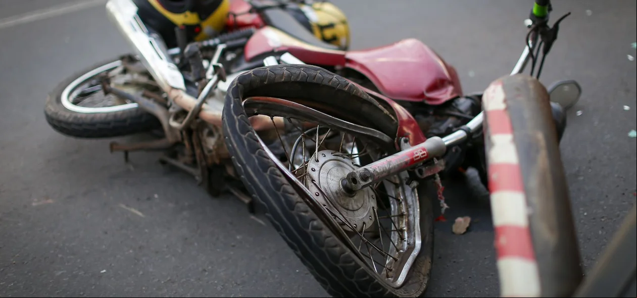 Motocicleta ficou destruída