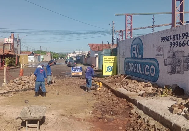 Reparo de pavimento no bairro São Pedro, zona Sul de Teresina