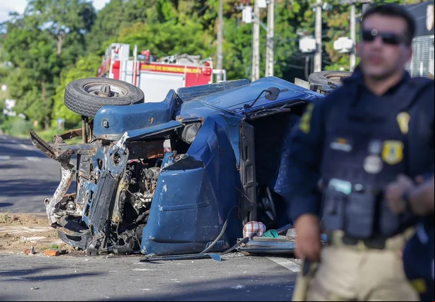Veículo ficou destruído após acidente na João XXIII