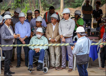 Autoridades participaram da visita