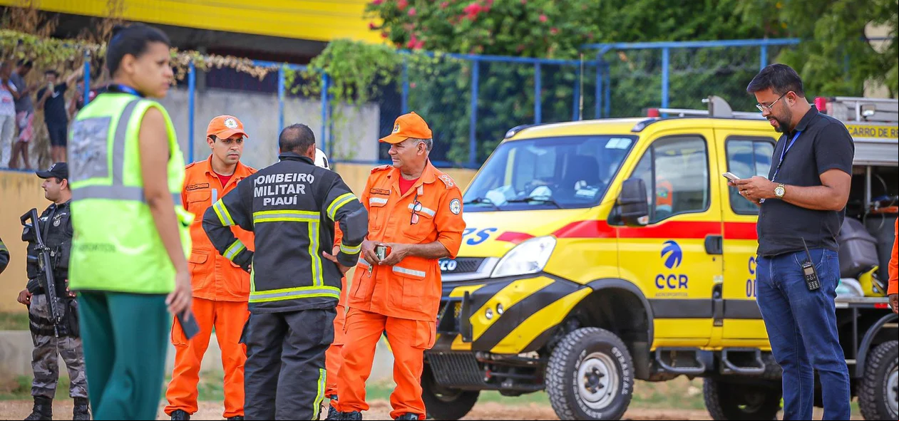 Corpo de Bombeiros no local