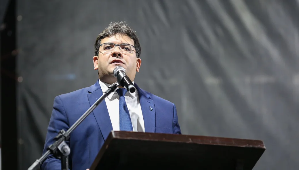 Governador Rafael Fonteles na formatura dos soldados da PM-PI