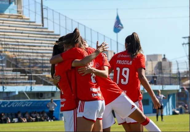 Internacional vence por 2 a 1 e se consolida na tabela