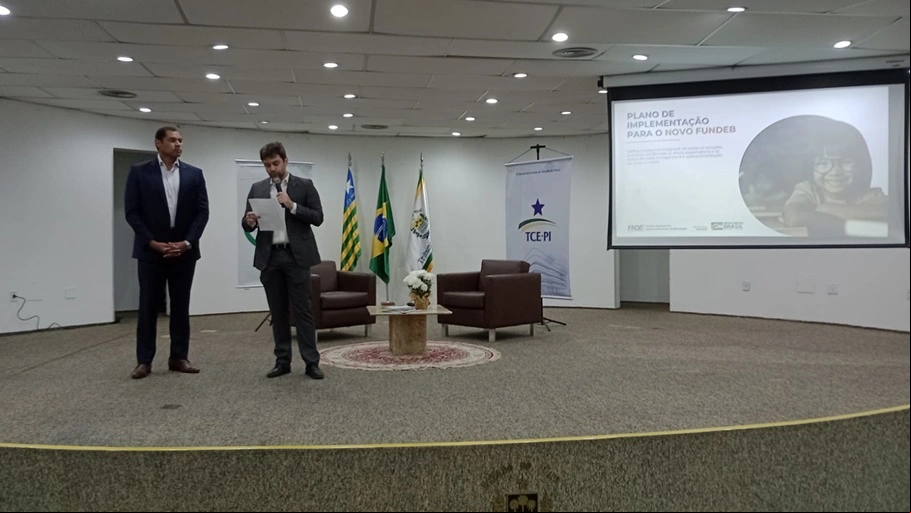 Semec participa de curso educação básica pública sobre financiamento