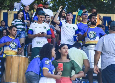 Torcida do Altos compareceu ao estádio