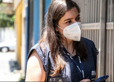 Agente do IBGE realizando o Censo 2022