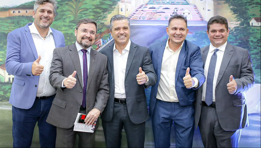 Deputados e Secretários participaram da solenidade