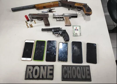 Material apreendido pelos policiais