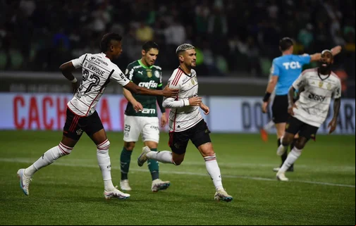 Palmeiras e Flamengo empatam em 1 a 1 no Allianz Parque