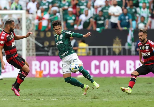 Palmeiras e Flamengo se enfrentam neste sábado (8)