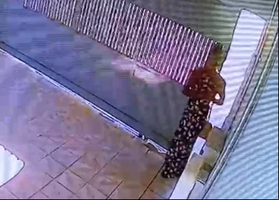 Câmera flagra travesti invadindo e roubando jóias em Teresina