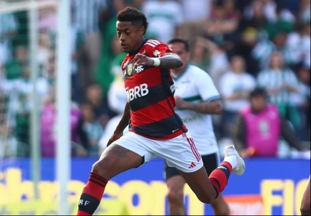 Flamengo venceu o Coritiba por 3 a 2 no Brasileirão
