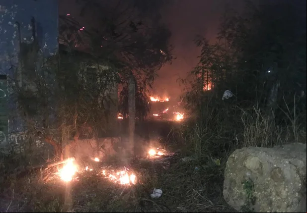 Incêndio às margens da BR 316 em Teresina