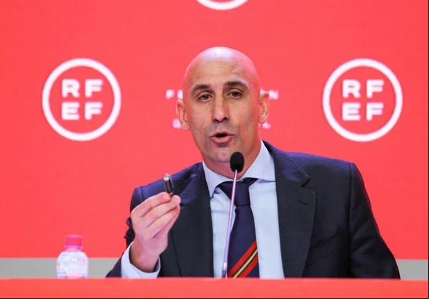 Luis Rubiales não vai renunciar cargo de presidente da Federação Espanhola