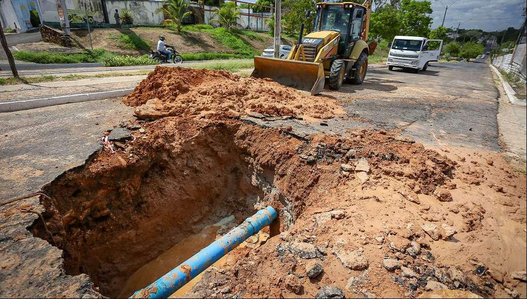 Adutora rompe e deixa 22 bairros da zona leste de Teresina sem água