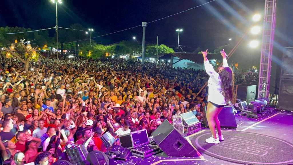 Além de apresentações como da banda Calcinha Preta, o prefeito Gustavo Medeiros fez entregas e inaugurações pela cidade