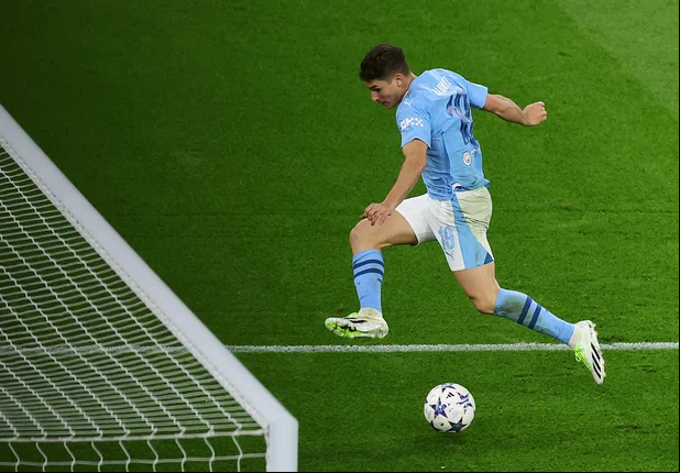 Julian Álvarez fez dois gols na vitória do Manchester City