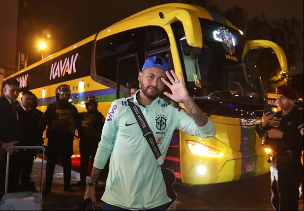 Neymar desembarca no Peru