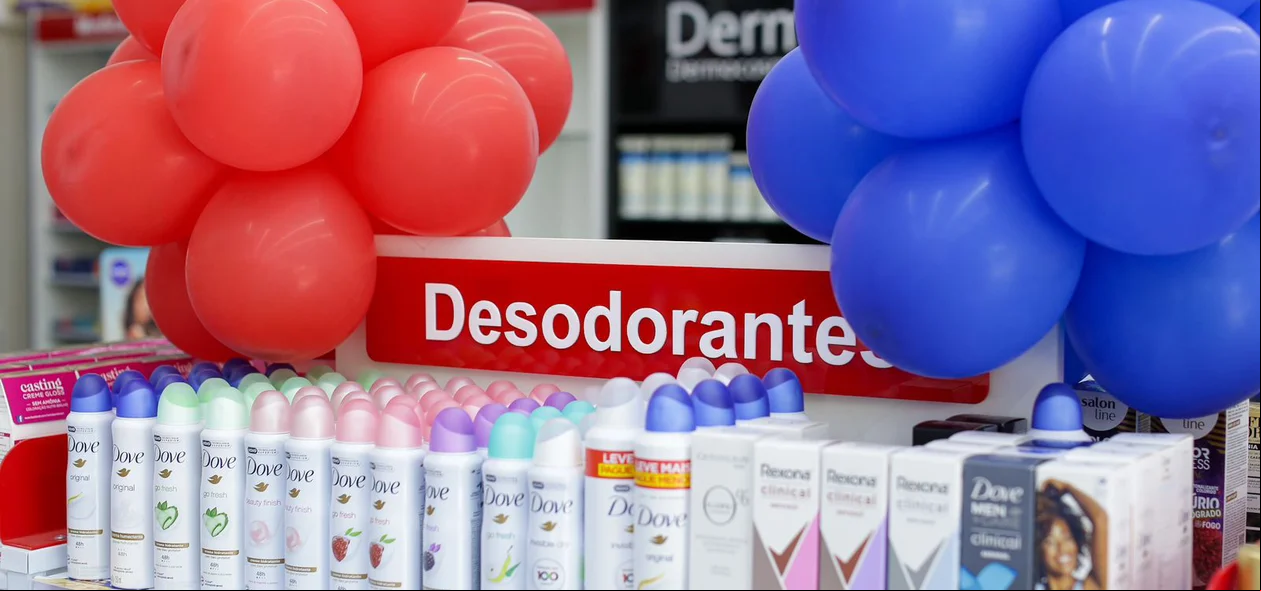 Perfumaria em oferta na nova loja da Hiperfarmax da Avenida Universitária