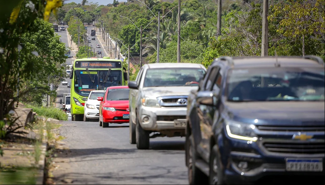Trânsito congestionado na avenida Presidente Kennedy