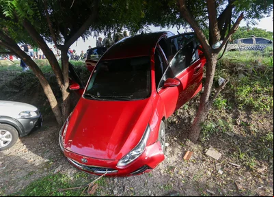 Bandidos perderam controle do carro em tiroteio