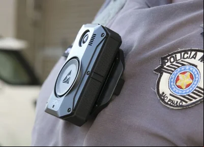 Câmeras corporais em policiais