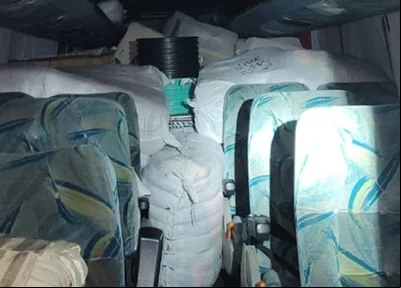 Carga de roupa apreendida pela PRF