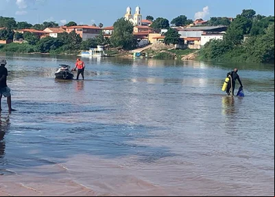 Equipes do Corpo de Bombeiros do Piauí durante as buscas pelo corpo da adolescente