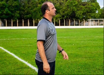 Fernando Agostini, técnico do Corisabbá