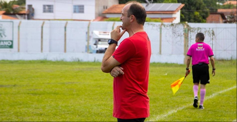 Fernando Agostini, técnico do Corisabbá
