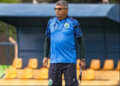 Flávio Araújo, técnico do Altos
