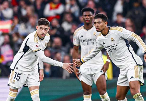 Jogadores do Real Madrid em jogo contra o Almería